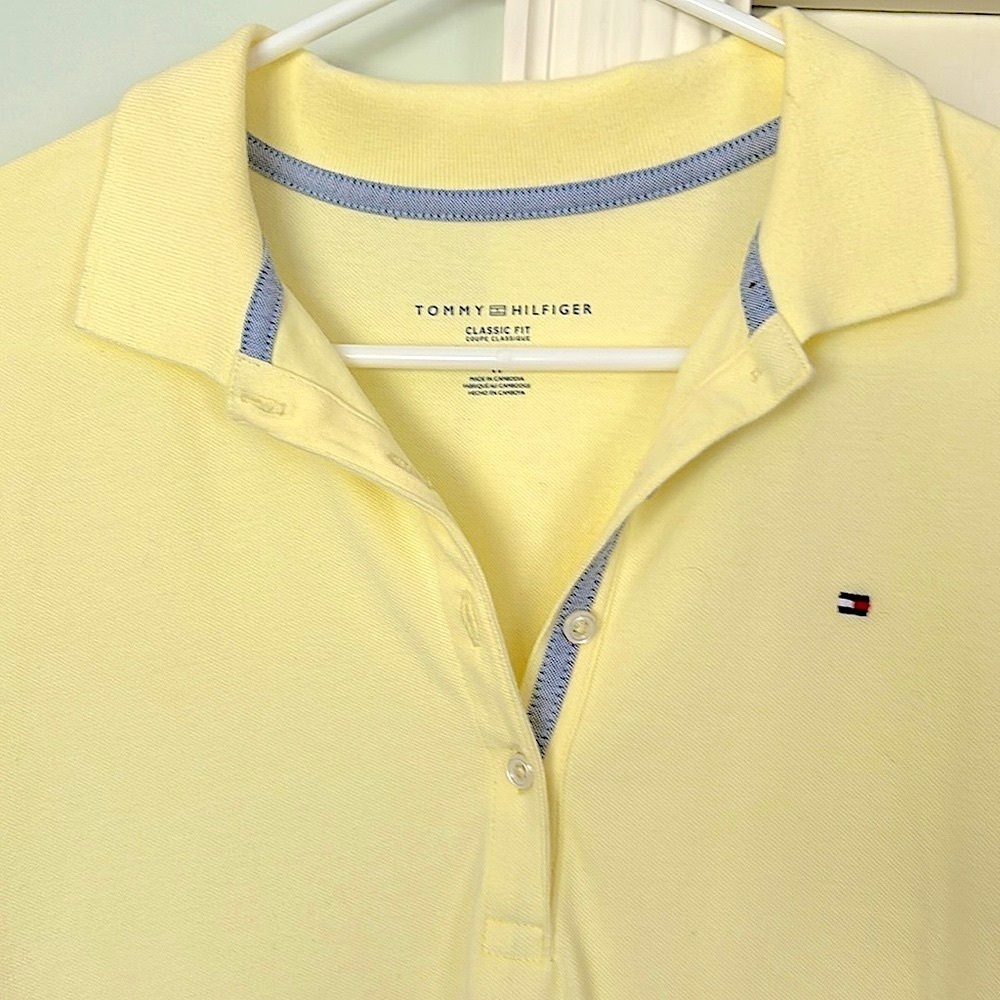 Tommy Hilfiger Polo Shirt Women’s Size Medium NWOT Like New Yellow